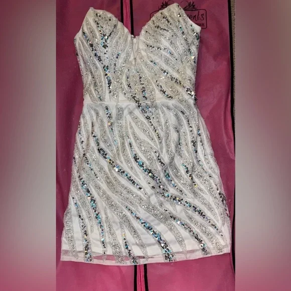 Ashley Lauren - Picture 7 of 7